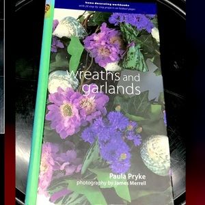 Wreaths and Garlands (Decorating Workbooks)